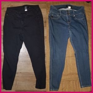 2 pair of Torrid Jeggings. Blk & Dark Denim wash